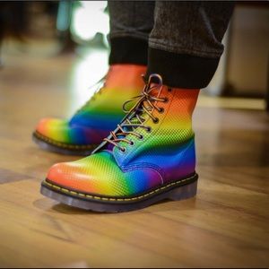 🌈Dr Martens Pascal Pride Rainbow Boots Sz 7
